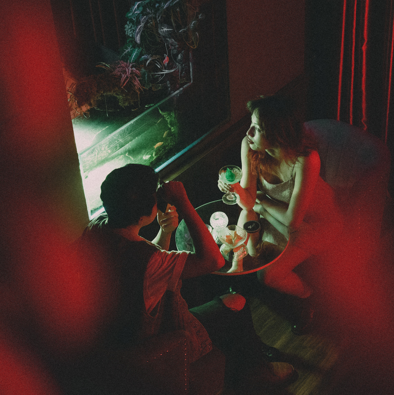 KHI HIDDEN BAR GIẢN ĐƠN HÓA CĂN GÁC HẸN HÒ TÌNH TỨ