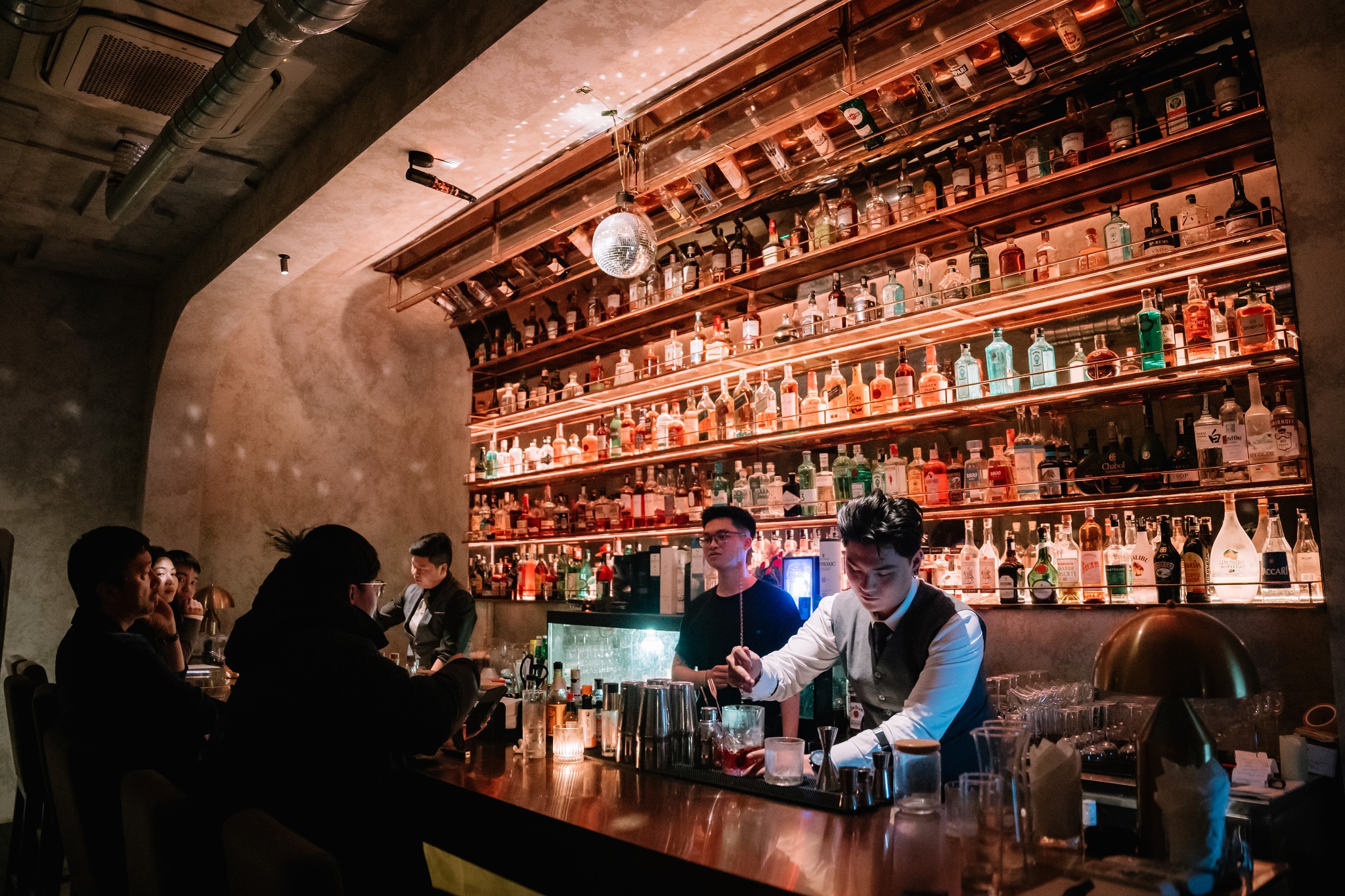 SWIP Speakeasy Bar –  Khi quầy bar tối giản và chú kỳ đà trở thành điểm ghé thăm “must-try” của bạn bè quốc tế.